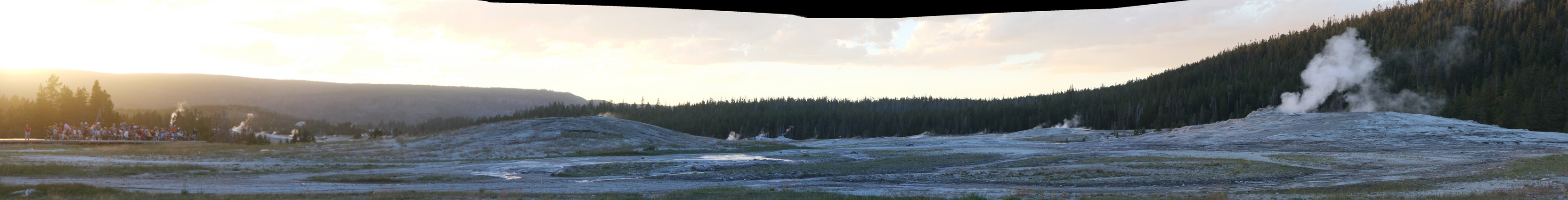 diaporamas/2010-07-18-OldFaithful/PanoramaFaithfullV1.jpg
